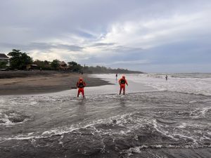 Nelayan Belum Kembali dari Melaut Di Perairan Tanah Lot