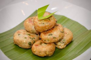 DPC PDI Perjuangan Kabupaten Badung menyajikan menu Perkedel Sukun Ayam dalam lomba olahan pangan lokal/pendamping beras untuk menu harian dalam Lomba Olahan Pangan Lokal Murah Meriah & Bergizi Tingkat Nasional yang diadakan oleh DPP PDI Perjuangan. dimana menu yang dipilih adalah menu berbahan utama Sukun yang murah meriah, bergizi dan mudah dibuat sebagai menu keluarga sehari-hari. . Adapun kegiatan lomba ini bertujuan untuk mendorong kreativitas dalam menciptakan resep-resep makanan yang lezat, bergizi dan terjangkau terutama bagi keluarga, perempuan & anak-anak serta turut memperkaya khasanah resep masakan Ibu Megawati Soekarnoputri. Bahan utama sukun dipilih karena tumbuh di banyak wilayah Kabupaten Badung dengan nilai gizi yang sangat baik Dalam Lomba kali ini DPC PDI Perjuangan di koordinir oleh Ibu Putu Yunita Oktarini selaku Wakil Ketua DPC PDI Perjuangan Bidang Pemberdayaan Perempuan Perlindungan Anak bersama kader-kader perempuan kabupaten Badung lainnya. semoga lomba seperti ini terus berkelanjutan dan memberikan banyak manfaat kepada perempuan Kabupaten Badung dan seluruh Indonesia pada umumnya