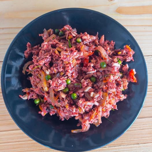 lawar plek khas gianyar yang dibuat dengan daging mentah