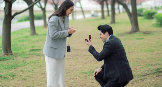 Luna Maya Resmi Dilamar Maxime Bouttier di Tengah Keindahan Sakura Tokyo