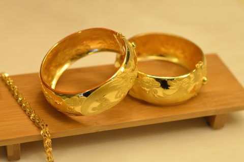 Harga Emas Dunia Merosot Tajam, Capai Titik Terendah dalam Lima Minggu