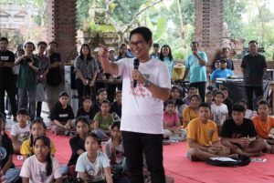 Ingin Anak-anak Berdaya Saing Global, Bupati Adi Arnawa Luncurkan Program Bimbel Bahasa Inggris Untuk Masyarakat