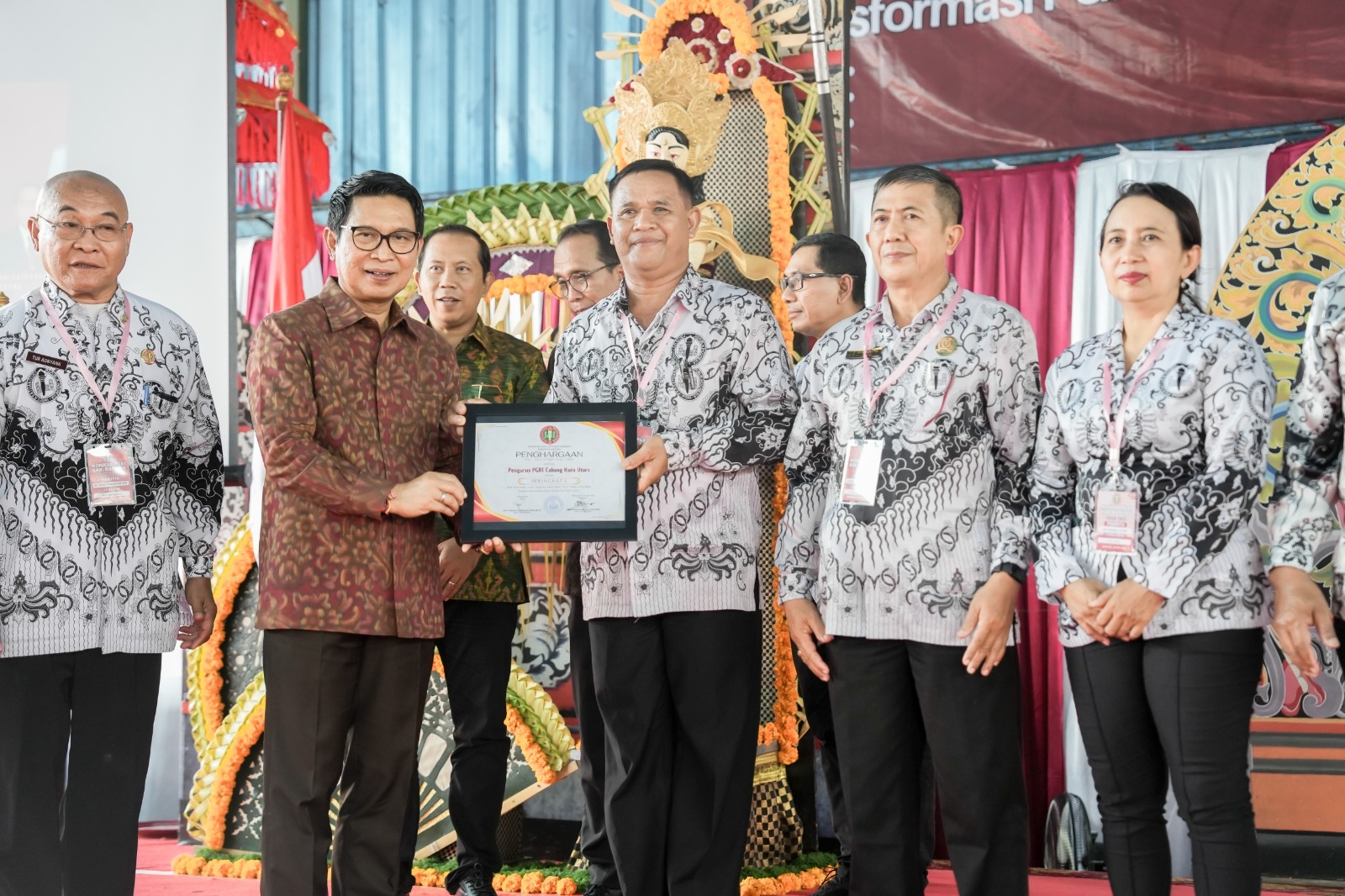 Bupati Adi Arnawa saat membuka Konkab PGRI Kabupaten Badung XXIII, masa bakti tahun 2024-2029, di SMK PGRI 2 Badung, Kecamatan Mengwi, Sabtu (24/5)