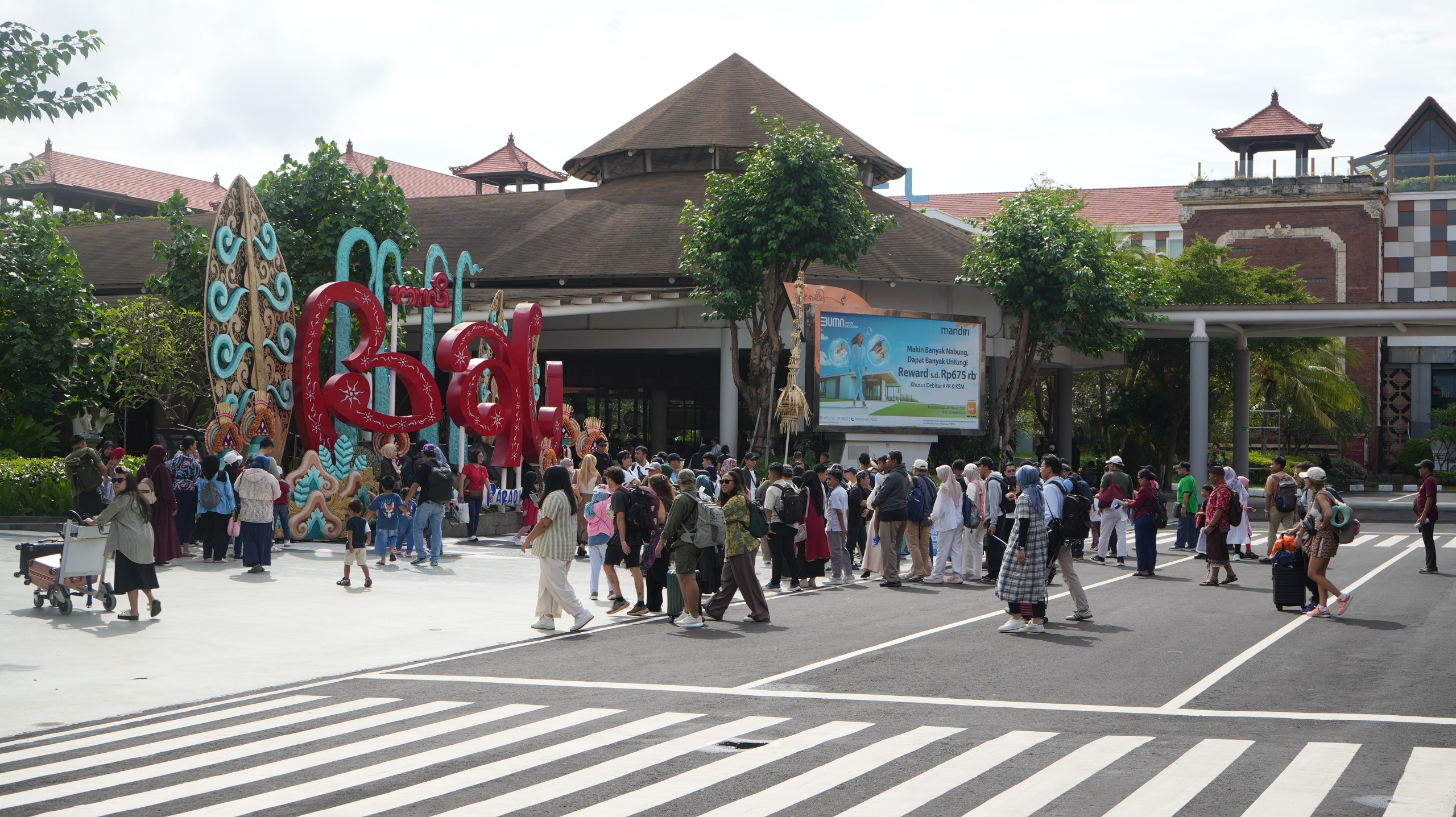 Momen Libur Panjang, Dongkrak Jumlah Penumpang di Bandara Ngurah Rai pada Apri