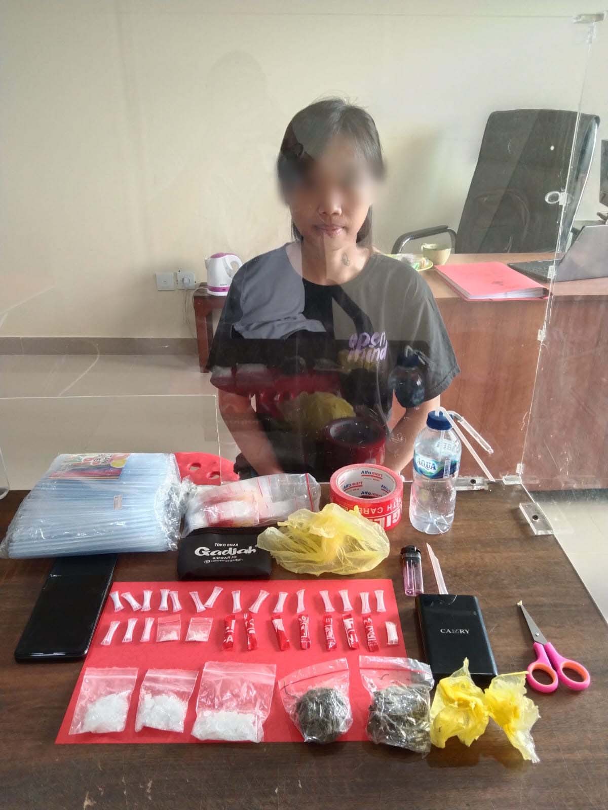 Polresta Denpasar Ciduk Kurir Narkoba Wanita, Sabu dan Ganja Disita di Kuta