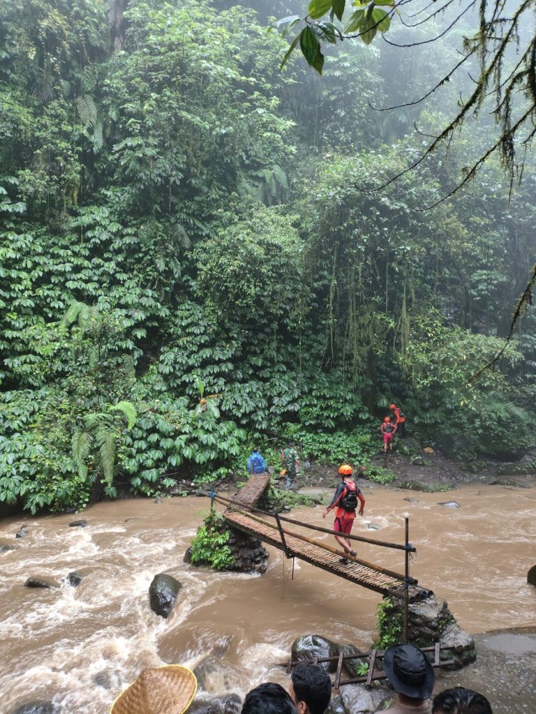 Selamatkan Drone, Putra Yana Malah Terseret Air Terjun Nungnung