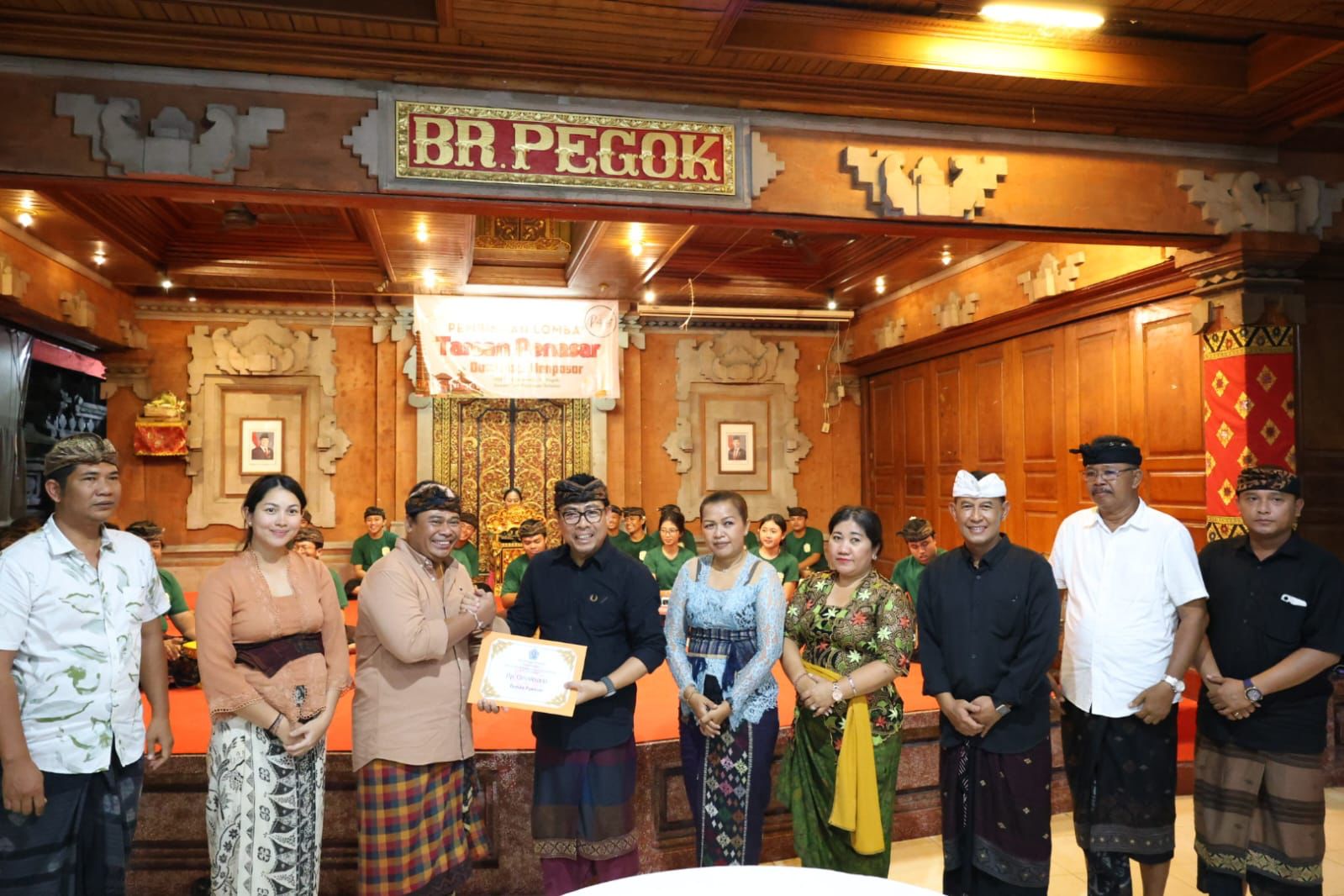 Wawali Arya Winawa Hadiri Pembinaan Sekehe Taman Penasar PNB Art Community Br. Pegok