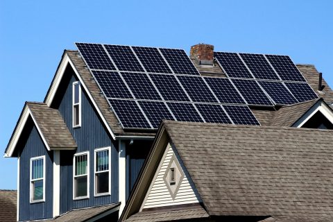 Mall di Bali Beralih ke PLTS Atap: Langkah Nyata Menuju Energi Bersih