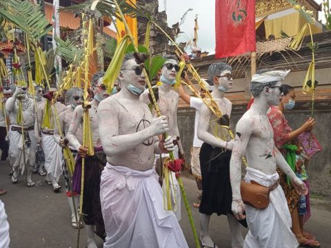 Tradisi Ngerebeg