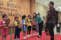 Ketua TP. PKK Badung Nyonya Rasniathi Adi Arnawa membuka Lomba Penanaman Berkarakter Pancasila di Lobby Gedung Balai Budaya Giri Nata Mandala, Puspem Badung, Selasa (3/6).