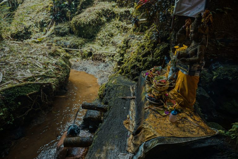 Pura Panca Tirta menjadi tempat untuk mengobati penyakit nonmedis
