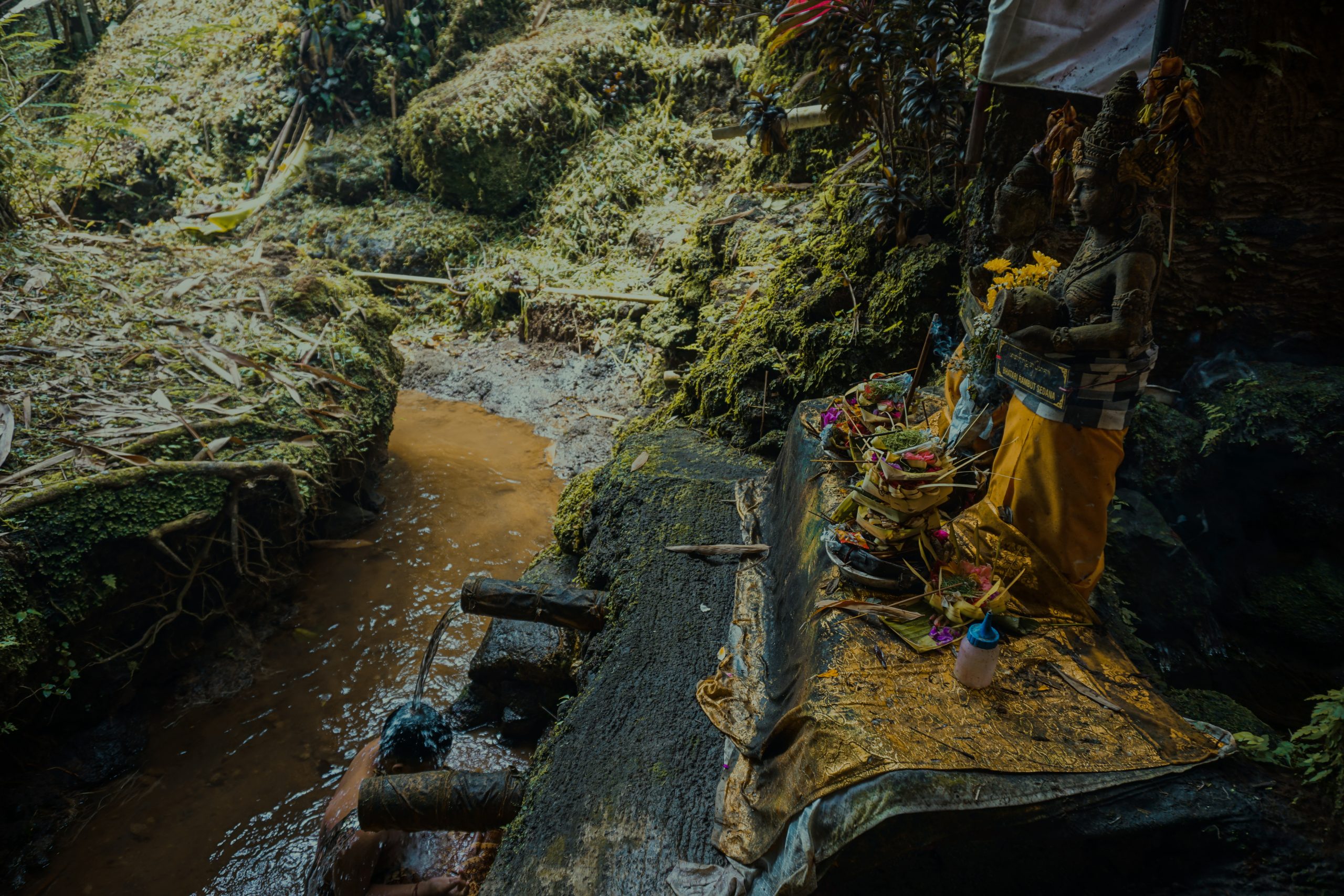 Pura Panca Tirta menjadi tempat untuk mengobati penyakit nonmedis