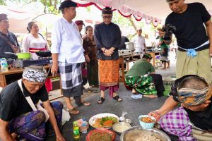 Wali Kota Jaya Negara Apresiasi Kegiatan Bulan Bhakti Gotong- Royong Desa Dangri Kelod