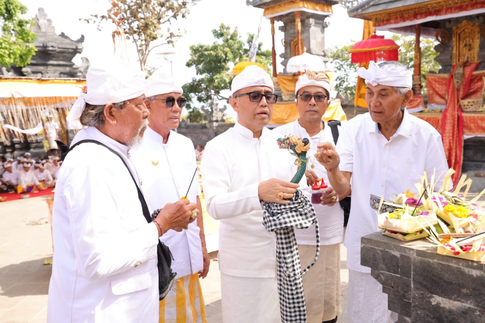 Wali Kota Jaya Negara Hadiri Penyineban Pujawali Pura Dangkahyangan Payogan Agung lan Pura Beji Segara Rupek