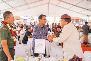 Bupati Badung I Wayan Adi Arnawa menghadiri dan memberi dukungan terhadap komitmen bersama Bale Kertha Adhyaksa Provinsi Bali di Kantor Kejaksaan Tinggi Bali, Renon, Senin (30/6).