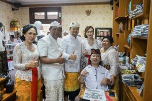 Wakil Bupati Badung, Bagus Alit Sucipta menghadiri peluncuran Galeri UMKM di Gedung DPRD, Puspem Badung, Kamis (10/7).