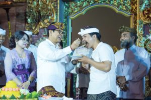 Bupati Badung I Wayan Adi Arnawa menghadiri HUT Ke-56 STT. Tengah Gulingan, Banjar Tengah Kaler dan Tengah Kelod, Desa Gulingan, Mengwi, Sabtu (26/7).