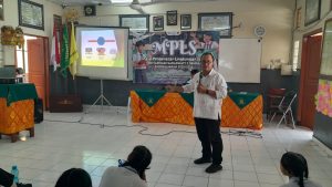 JMSI Bali Berikan Literasi Digital kepada Peserta MPLS SMK Farmasi Saraswati 3 Denpasar