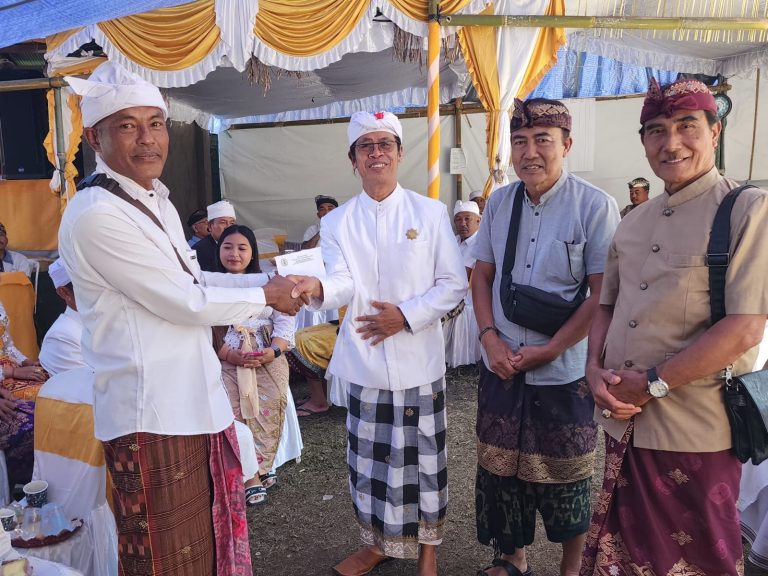 Ketua PHDI Bali Apresiasi Semangat Gotong Royong Pasek Badeg dan Pande  Gelar Pitra Yadnya Atiwa-Tiwa