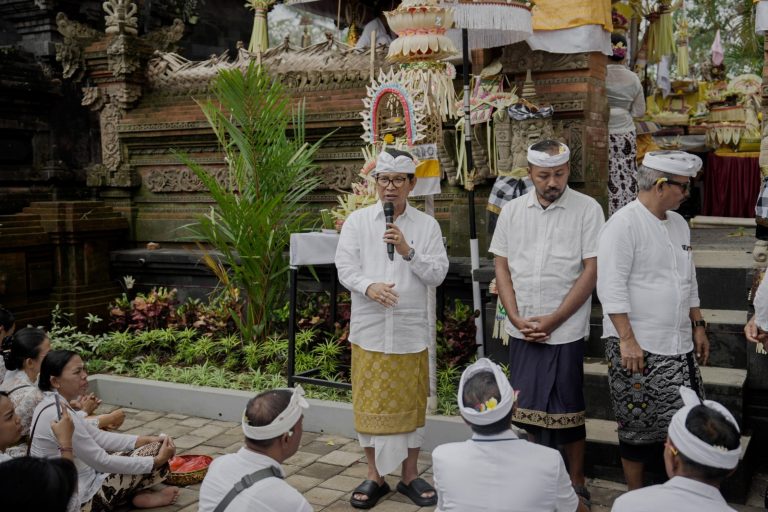 Karya Ngenteg Linggih Kantor Perbekel Desa Cemagi
