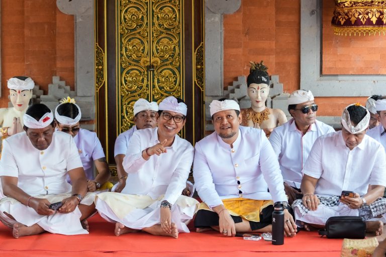 Puncak Karya Tawur Balik Sumpah Utama di Pura Lingga Bhuwana, Puspem Badung </br><span style='color:#808080;font-size:15px;'>Bupati Adi Arnawa : Astungkara Badung Menjadi Kabupaten Yang Gemah Ripah Loh Jinawi</span>
