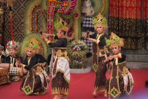 Sanggar Seni Cakup Kaler Tampil Membius Penonton Pesta Kesenian Bali 2025