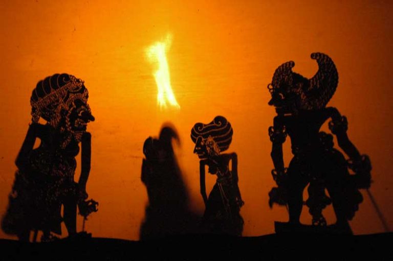 makna tumpek wayang di bali yang dikeramatkan
