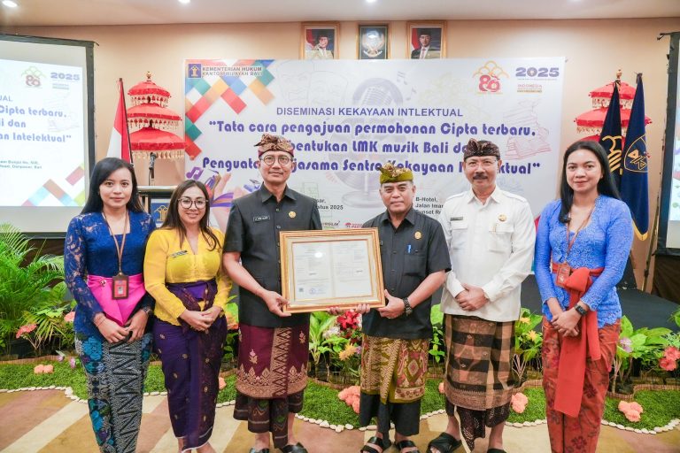 Inovasi Tangani Sampah Plastik, Kemenkumham Serahkan Sertifikat Merek Gotik Kepada Pemerintah Kabupaten Badung