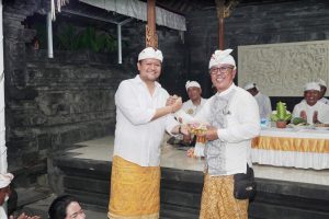 Wabup Bagus Alit Sucipta menghadiri Karya Padudusan Alit di Pura Batan Bingin Dadia Pratisentana Pasek Padang Subadra, Tanjung Benoa, Jumat (15/8)