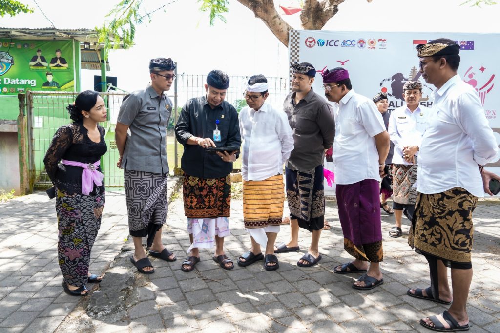 Bupati Wayan Adi Arnawa, bersama Wabup Bagus Alit Sucipta, melaksanakan kunjungan kerja sekaligus melaksanakan Rakor di Rumah Sakit Universitas Udayana (RS Unud) Jimbaran, Kuta Selatan, Kamis (21/8).