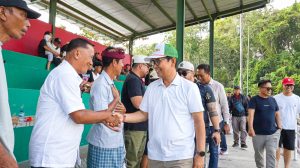 Bupati Wayan Adi Arnawa saat menghadiri acara penutupan Turnamen Sepak Bola STWD Cup XII Tahun 2025 di Lapangan Beji Mandala, Desa Pecatu, Kecamatan Kuta Selatan, Minggu (3/8)