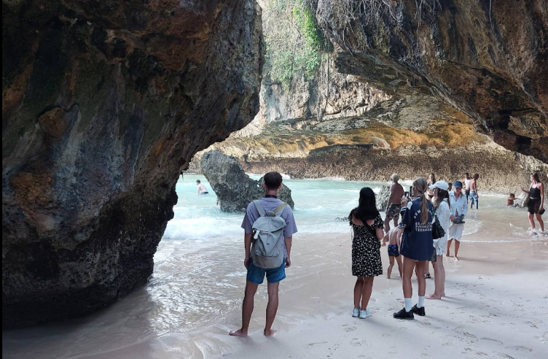 Pantai Suluban: Permata Tersembunyi Bali yang Memikat Jiwa