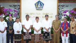 Bupati Wayan Adi Arnawa bersama dengan Wabup Bagus Alit Sucipta dan FKUB Kabupaten Badung serta FPK Kabupaten Badung menghimbau masyarakat untuk bersama menjaga kedamaian di Kabupaten Badung, Senin (1/9)