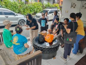 Pastikan Kesehatan, Dinkes Denpasar Rutin Cek Kesehatan Warga Terdampak Banjir