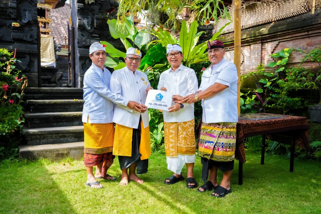 Karya Dewa Yadnya Pujawali di Pura Panti Pasek Gelgel Aan Sumerta Padang Luwih