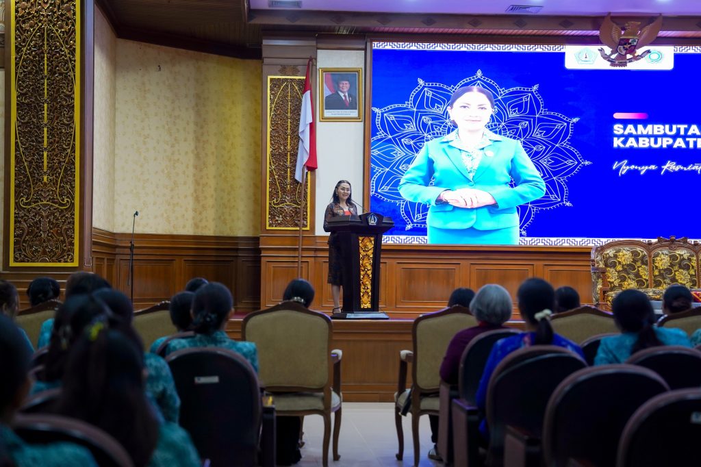 Ketua TP. PKK Kabupaten Badung, Nyonya Rasniathi Adi Arnawa, menghadiri sekaligus membuka secara resmi Sosialisasi UP2K PKK di Gedung Kertha Gosana, Puspem Badung, Selasa, (30/9)