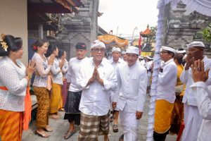 Wali Kota Jaya Negara Hadiri Karya Mlaspas Kori Agung Pura Pasek Agung Tegal