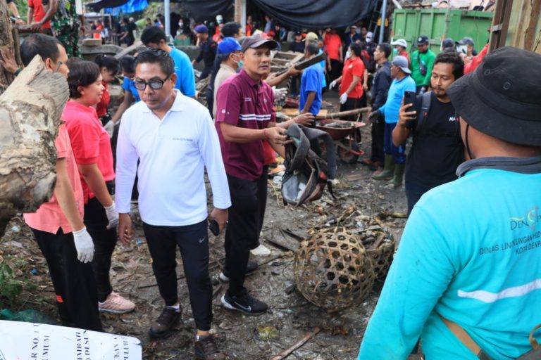 Wawali Arya Wibawa Pimpin Pembersihan Pasca Banjir Sinergitas Aksi Gotong Royong Percepat Pemulihan Lingkungan Terdampak