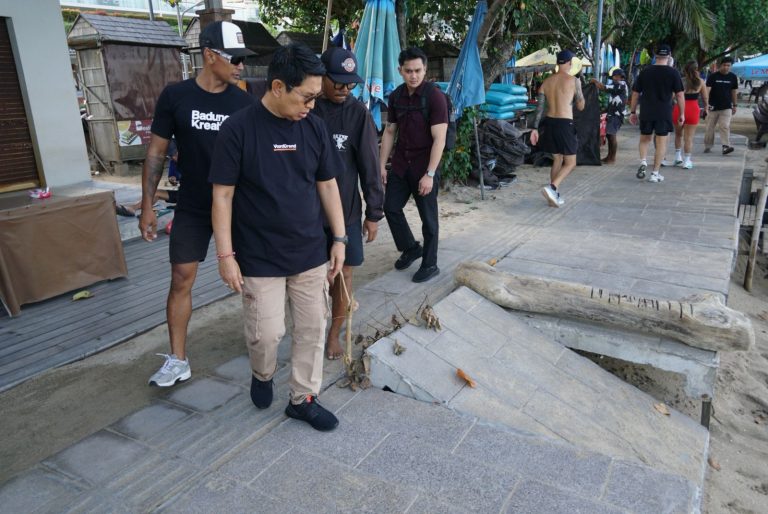 Bupati Badung Berdialog dengan Komunitas Pantai Kuta  Komit Penataan dan Pengelolaan Ikon Pariwisata