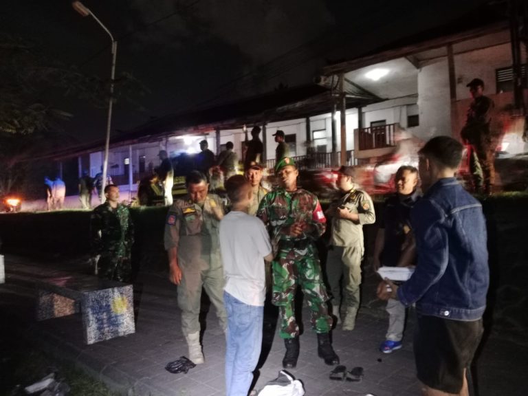 Cegah Gangguan Kamtibmas di Kota Denpasar, Tim Gabungan Satpol PP, TNI, Polri, dan Kesbangpol Kembali Gelar Patroli