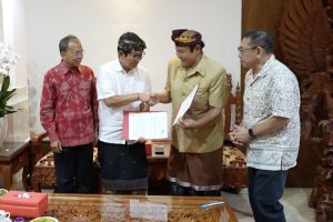Bupati Wayan Adi Arnawa dan Gubernur Wayan Koster memanggil pihak manajemen GWK untuk melakukan dialog di Rumah Jabatan Gubernur Bali di Denpasar, Selasa (14/10).