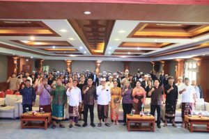 Wawali Arya Wibawa dalam kesempatan menjadi pembicara dalam kegiatan Utsawa Brahma Widya yang diselenggarakan oleh Universitas Hindu Negeri (UHN) I Gusti Bagus Sugriwa Denpasar, bertempat di Graha Sewaka Dharma Lumintang, Sabtu (11/10)
