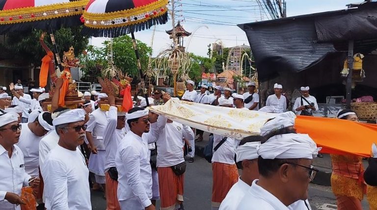Jelang Berakhirnya Karya Padudusan Agung Lan Ngenteg Linggih di Puri Agung Jro Kuta Digelar Prosesi Suci Nyenuk