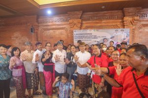 Bupati Wayan Adi Arnawa melaksanakan Launching Gerakan Serentak Pencegahan Stunting yang dirangkaikan dengan Gerakan Pengukuran Bayi, Balita, dan Ibu Hamil di Banjar Pande, Kelurahan Sempidi, Mengwi, Kamis (6/11)
