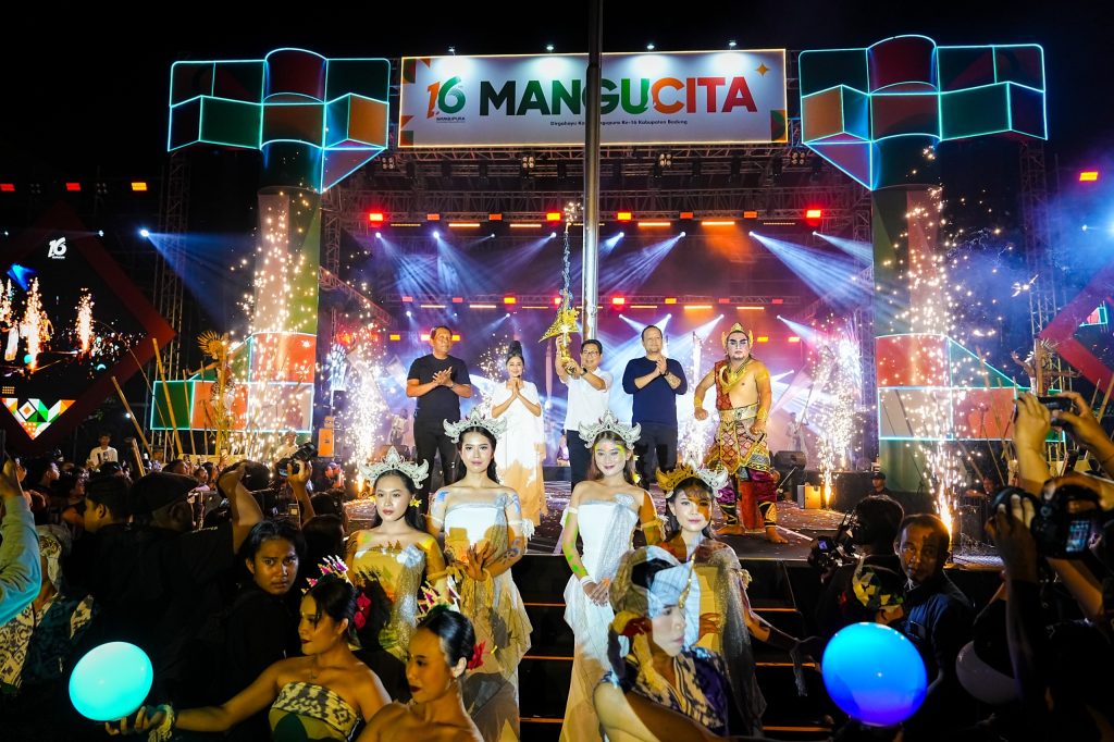Hari Pertama HUT Mangupura ke-16, Suguhkan Janger Lansia, Tenant UMKM Hingga Festival Budaya