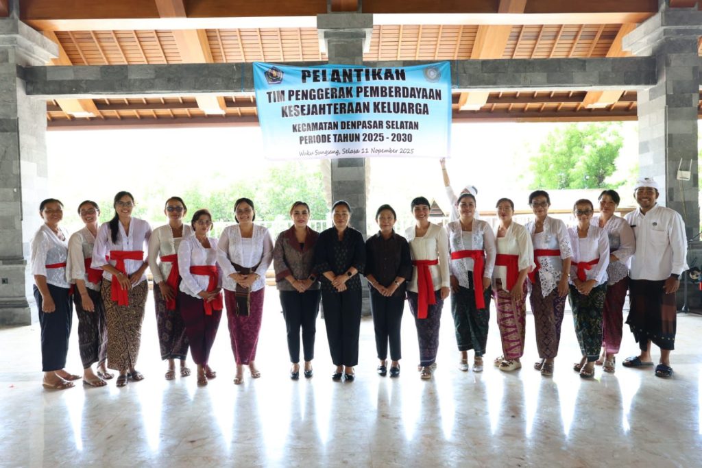 Ketua TP PKK Kota Denpasar Saksikan Pelantikan Pengurus TP PKK Kecamatan Denpasar Selatan