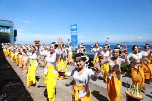 Puluhan Tari Pendet Pasepan Meriahkan Pembukaan Nusa Penida Festival 2025