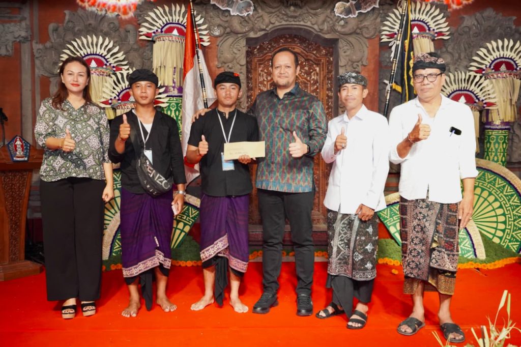 Wabup Bagus Alit Sucipta menghadiri perayaan HUT. Ke-41 ST. Praja Wisnu Murti, Banjar Pengembungan, Desa Bongkasa, kecamatan Abiansemal Badung, Selasa (25/11)