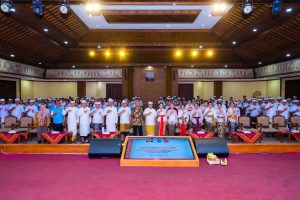 Bupati Wayan Adi Arnawa membuka kegiatan Sosialisasi Penguatan Integritas, Budaya Antikorupsi, dan Pengendalian Gratifikasi Bagi Pemerintah Daerah yang diselenggarakan oleh KPK RI di Ruang Kertha Gosana, Puspem Badung, Rabu (5/11)