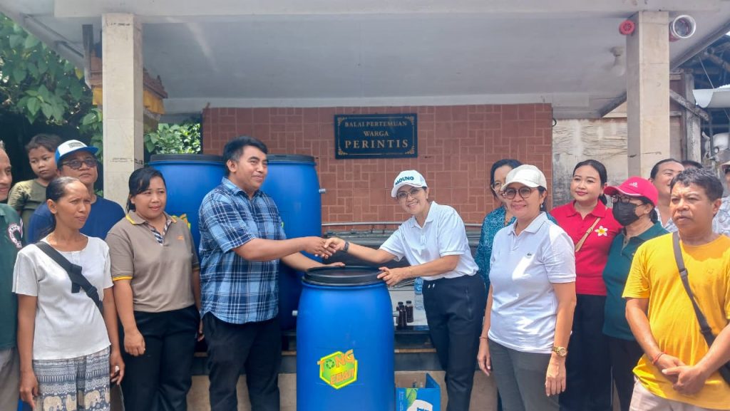 Ketua TP. PKK Badung Nyonya Rasniathi Adi Arnawa menggelar acara Temu Wirasa bersama pengurus, anggota PKK, dan kader Posyandu se-Desa Dalung, Minggu (2/11)